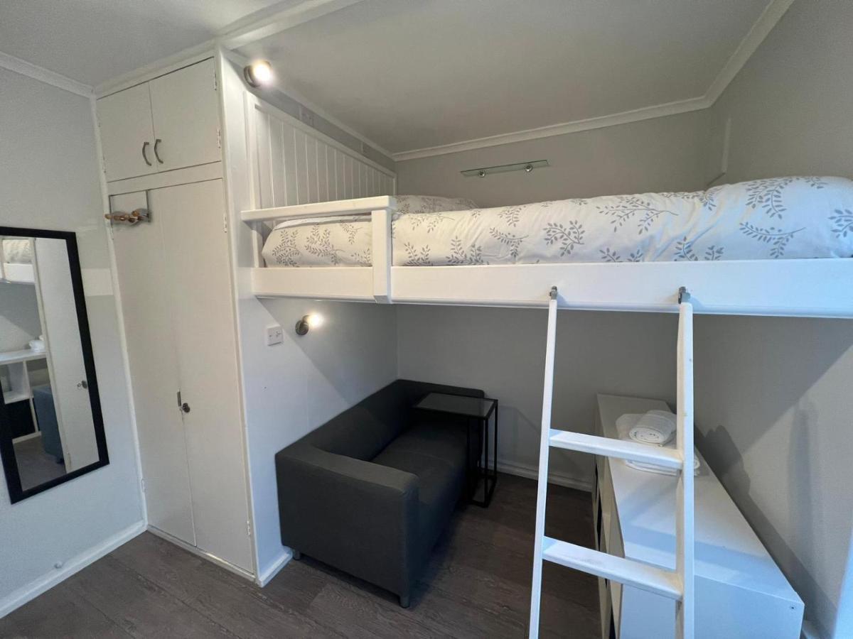 Vauxhall Guest house *