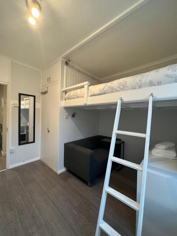 Vauxhall Guest house *