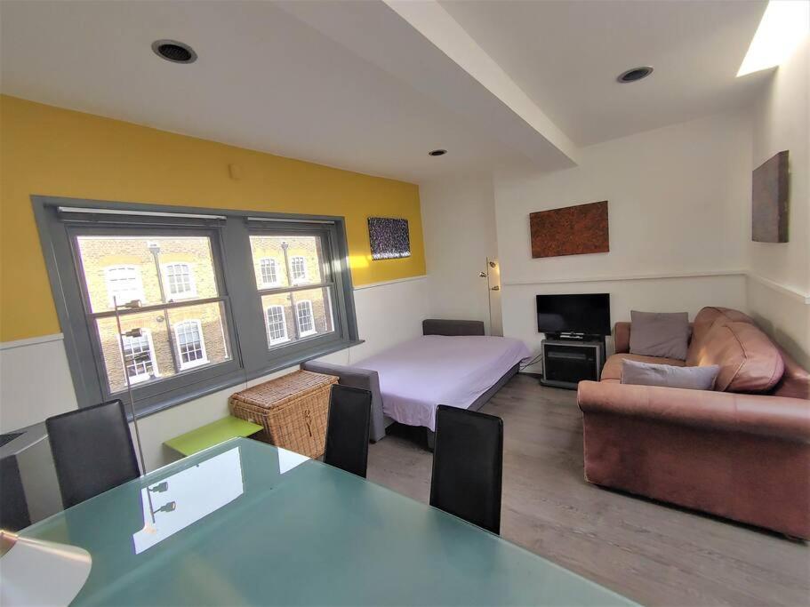 Stylish Near Carnaby Street, Sleeps 4. Leilighet