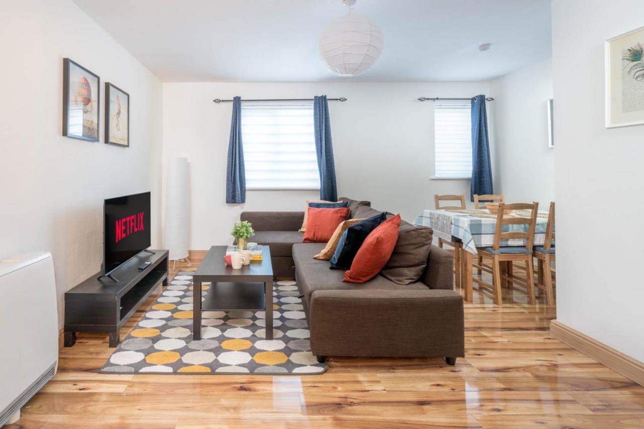 2 Bedroom Flat Near Excel * London