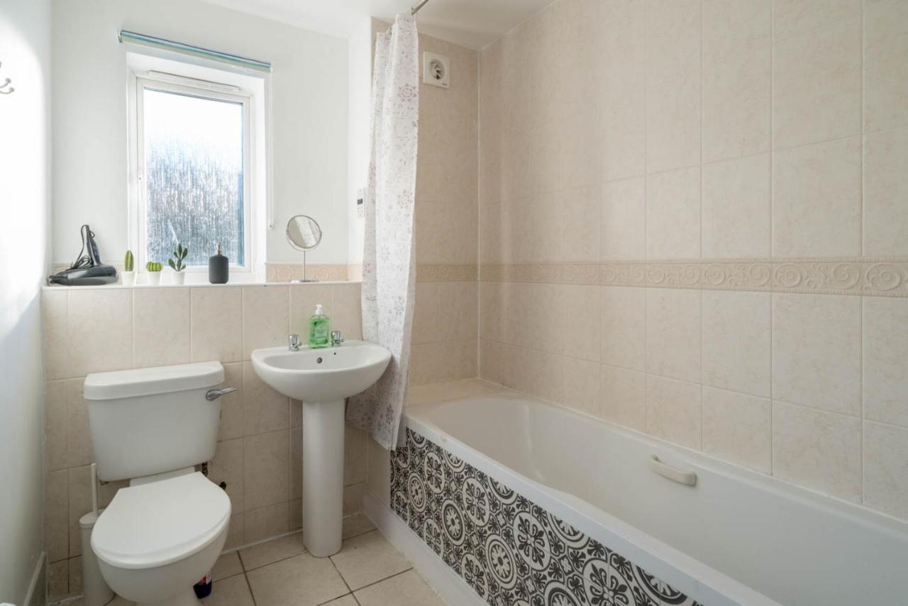 Apartment 2 Bedroom Flat Near Excel London