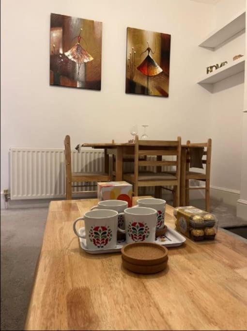 Two Bedroom Flat In Appartement *