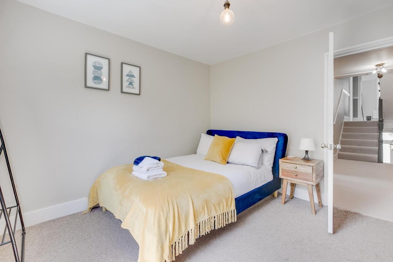 Balham Near Tube Victorian House 4 Bedrooms 9 Beds London