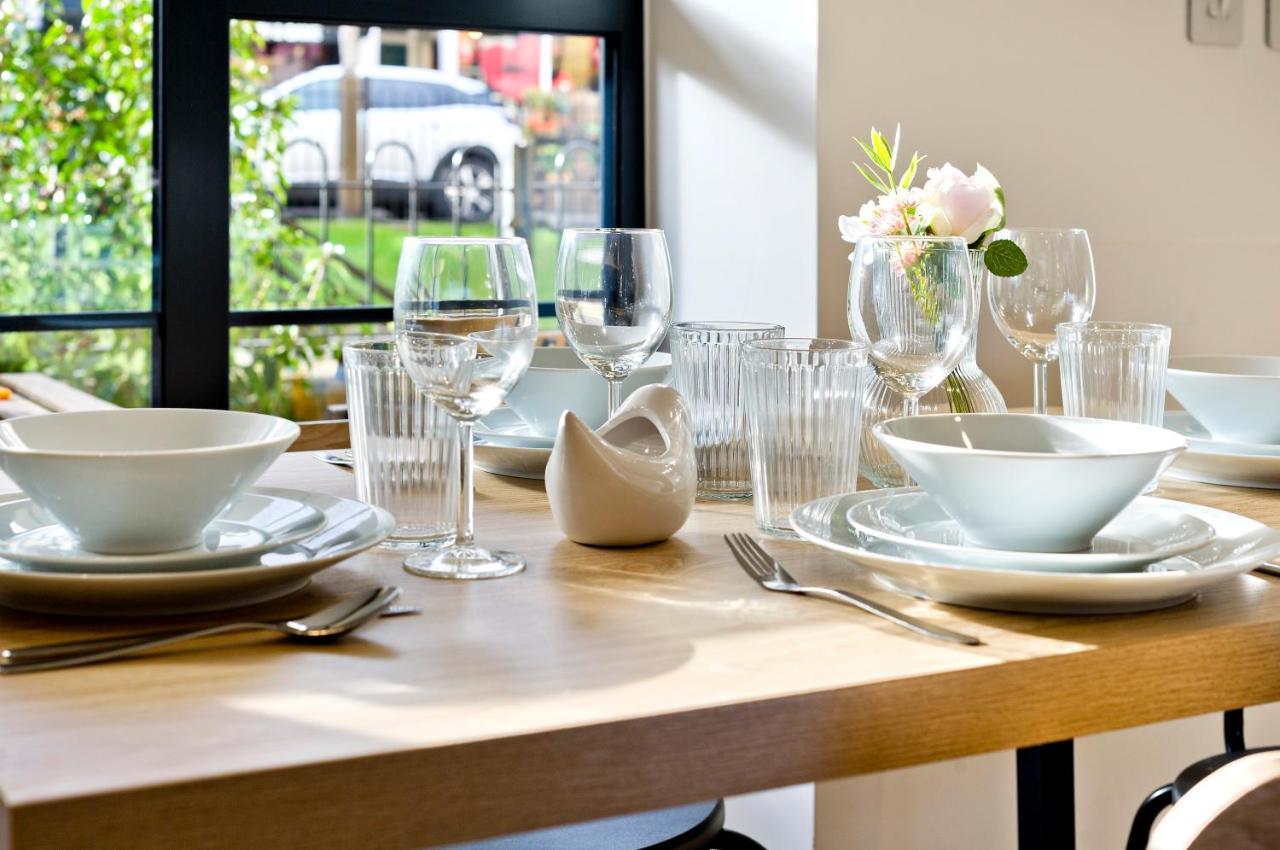 Luxury One Bedroom Greenwich Near Canary Wharf By Underthedoormat * Londen