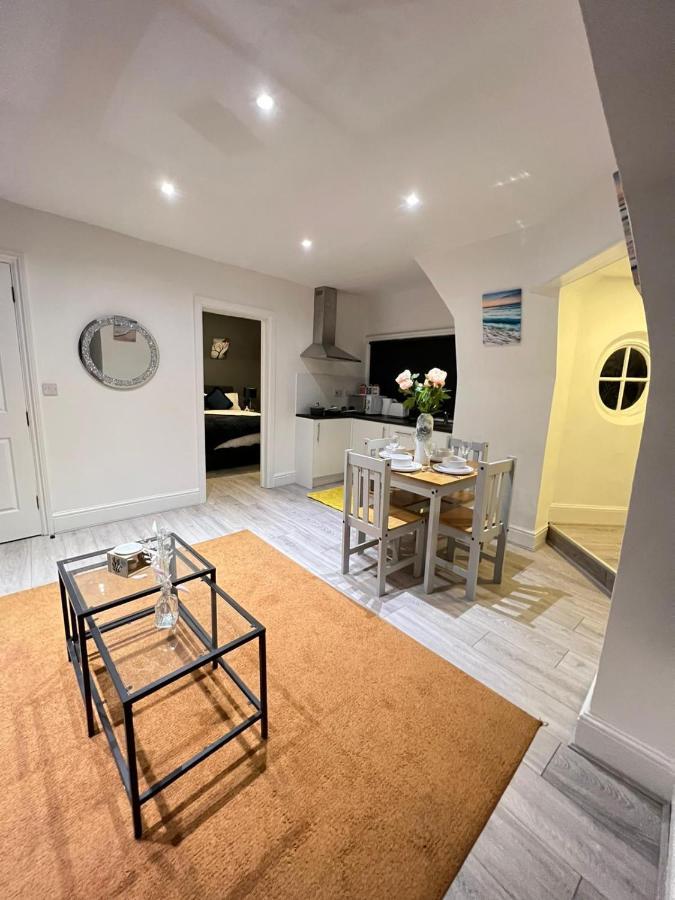 Kensington High Street Penthouse Apartment