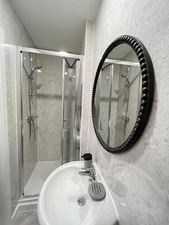 Kensington High Street Penthouse Apartment