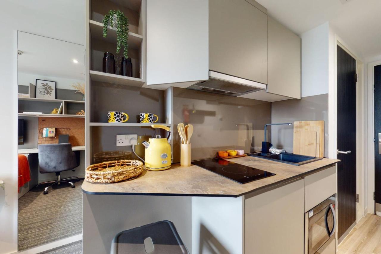 Chapter Ealing: With Tube Station Access Apartment *
