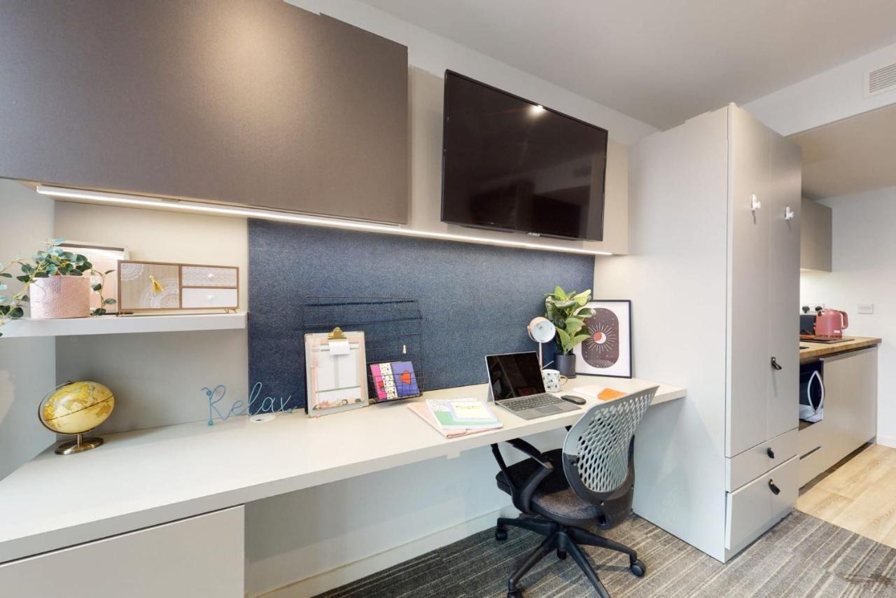 Chapter Ealing: With Tube Station Access Apartment
