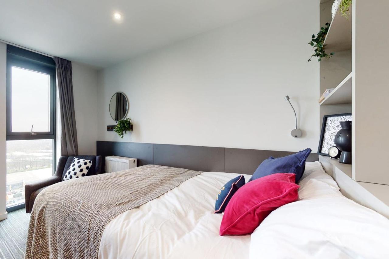 Apartment Chapter Ealing: With Tube Station Access *