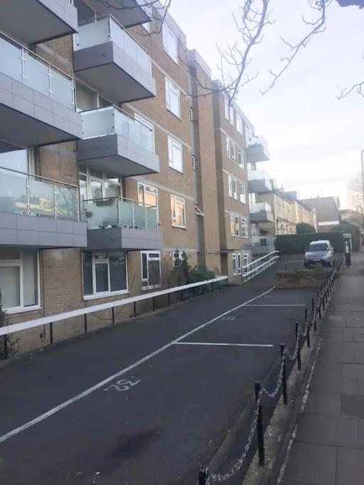 Cosy Flat, Great Location! London