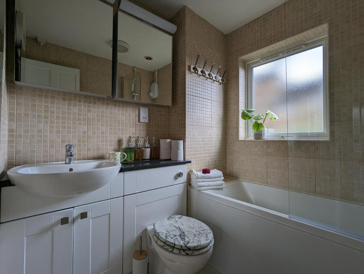 Сasa de vacaciones Cosy House With A Garden Londres