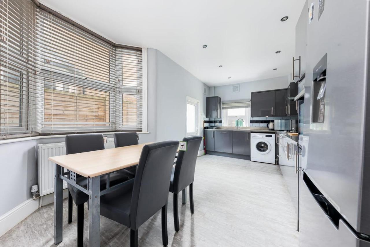 Cozy 4 Bedroom In Hackney, Londen
