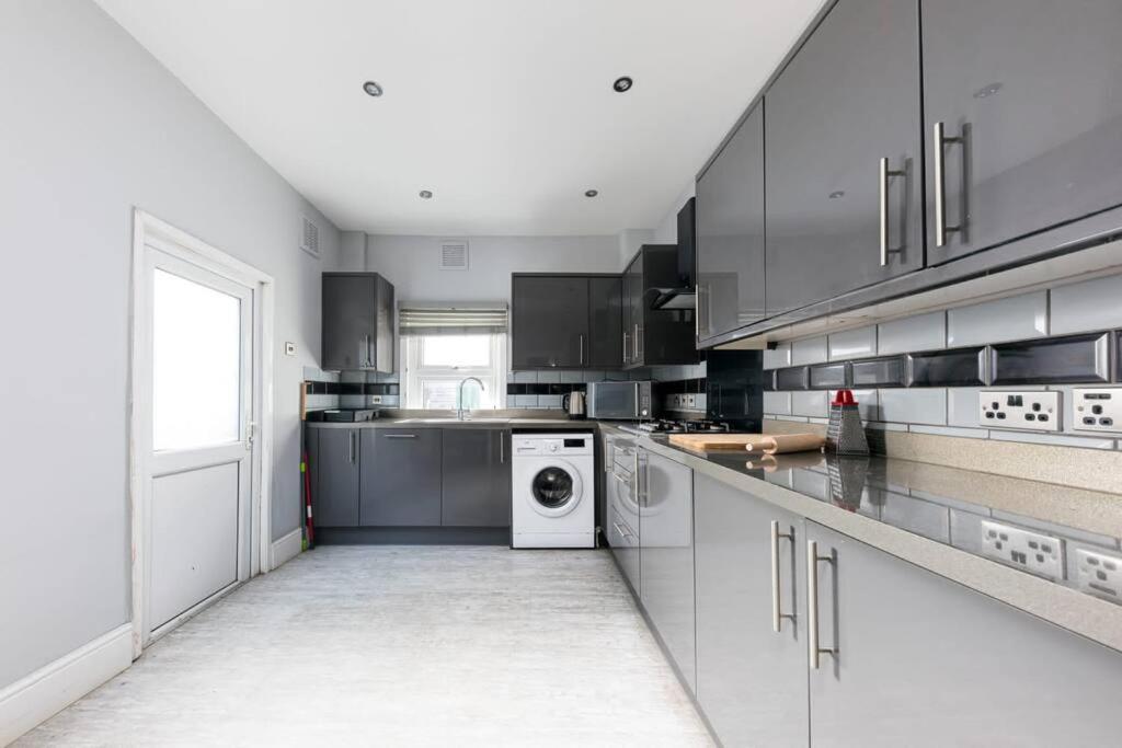 Vakantiehuis Cozy 4 Bedroom In Hackney, Londen