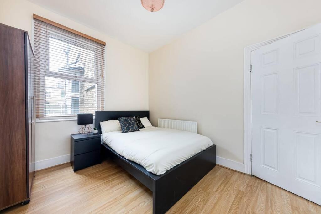 Cozy 4 Bedroom In Hackney, Londen
