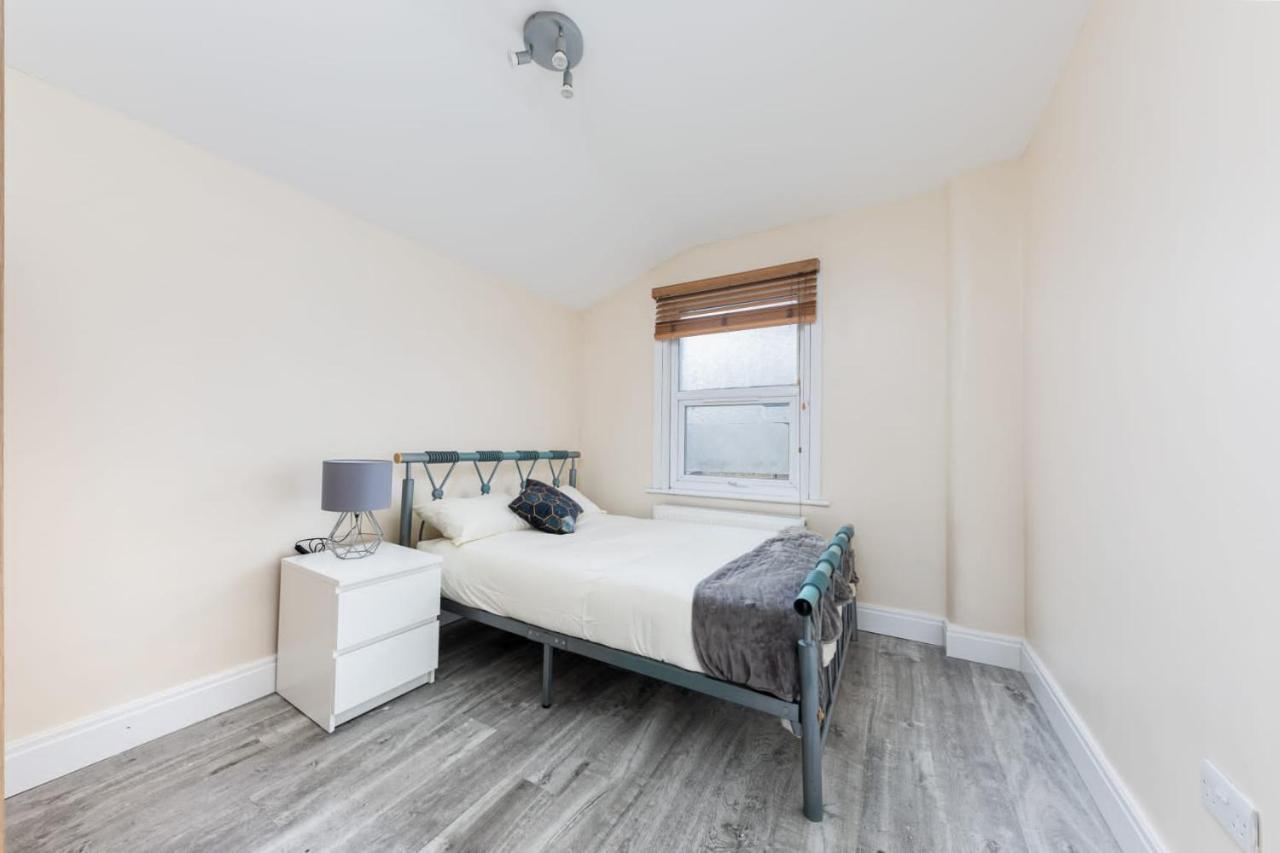 Cozy 4 Bedroom In Hackney, Vakantiehuis *