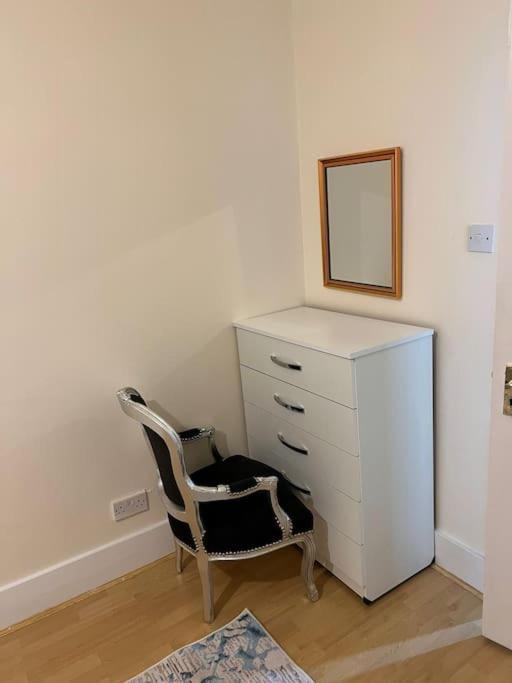 003- Lovely 1-bedroom Very Close To Leilighet *