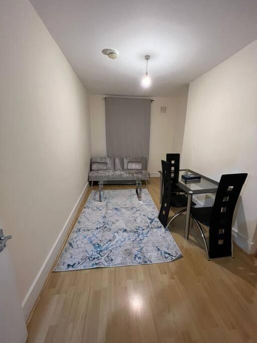 Leilighet 003- Lovely 1-bedroom Very Close To