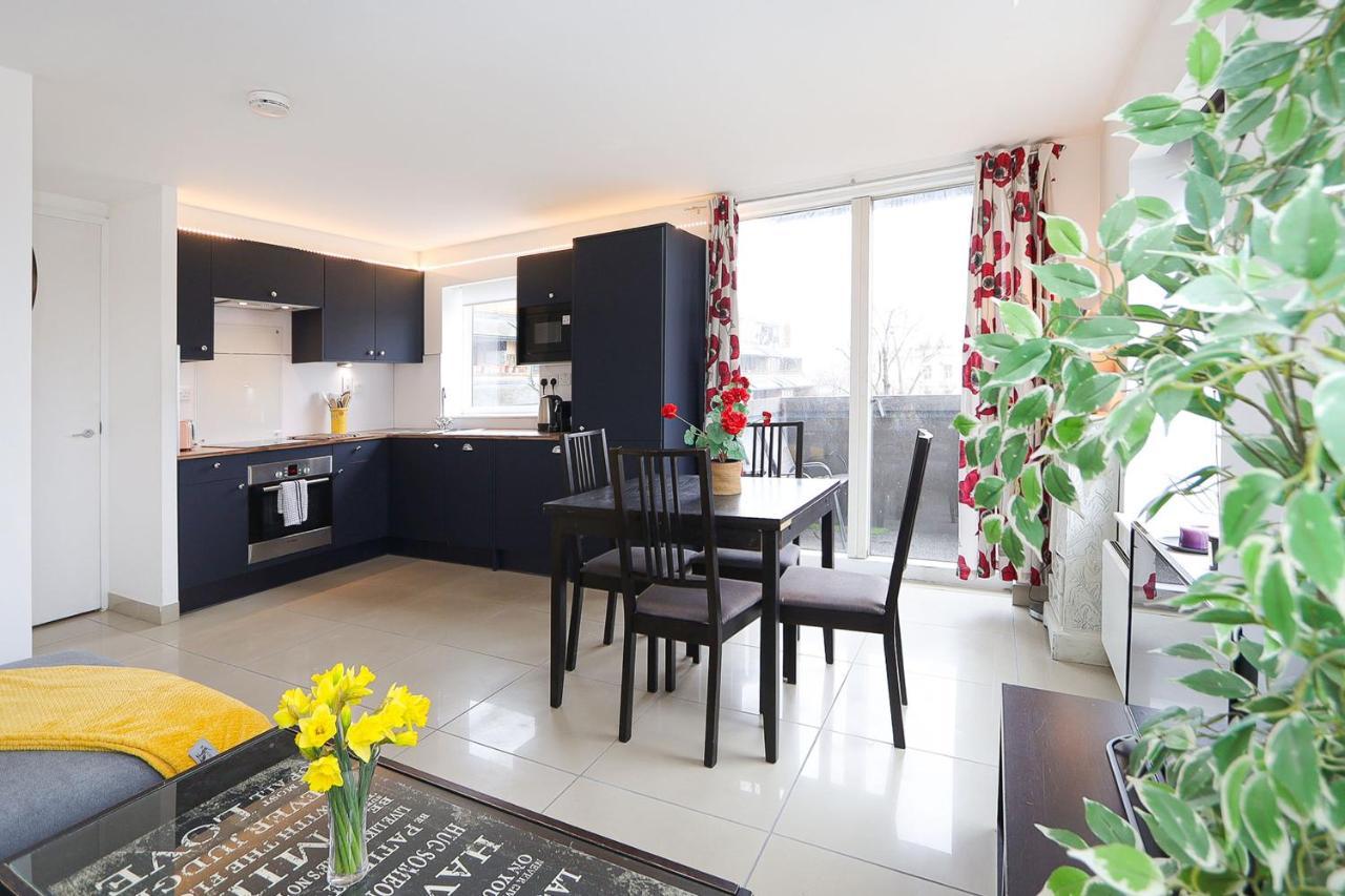 Appartement 2-bed 2-bath Flat Around The Corner From Portobello Market *