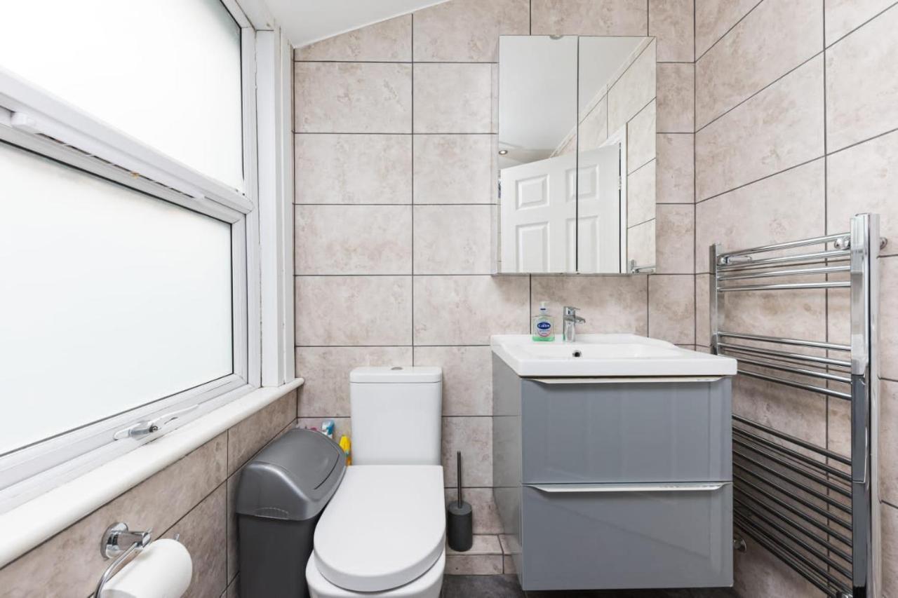 Cozy 4 Bedroom In Hackney, Vakantiehuis