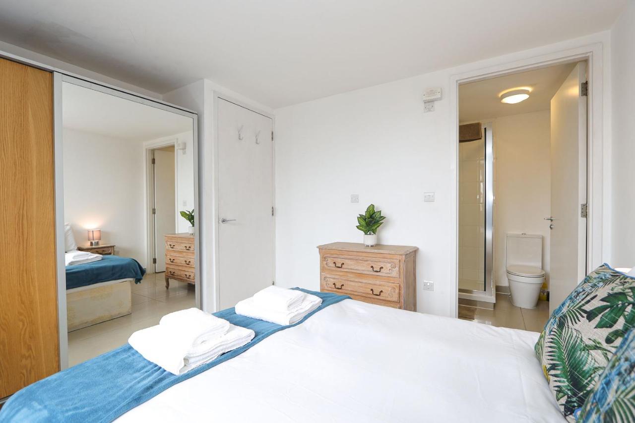 2-bed 2-bath Flat Around The Corner From Portobello Market Londen