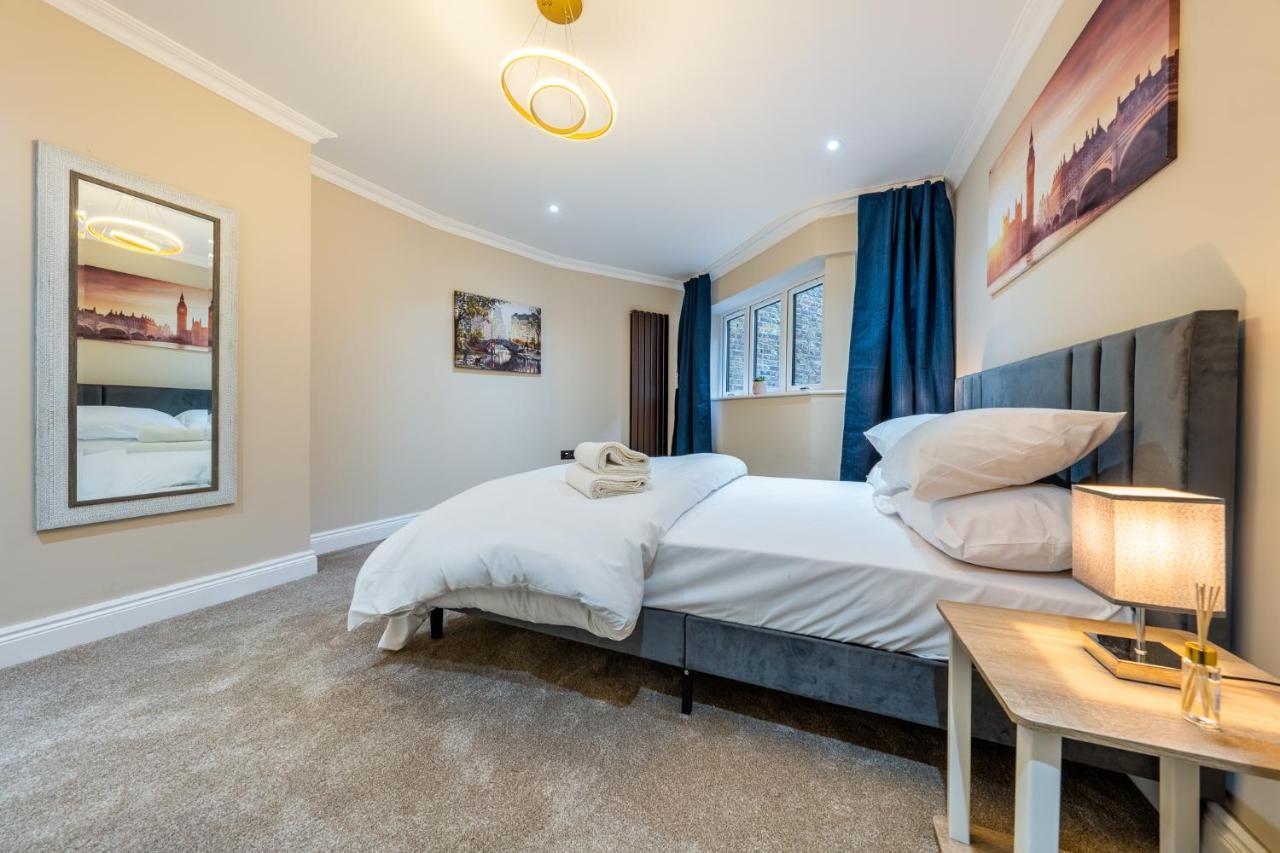 Vakantiehuis Brand New Luxury House - Sleeps 8 Londen