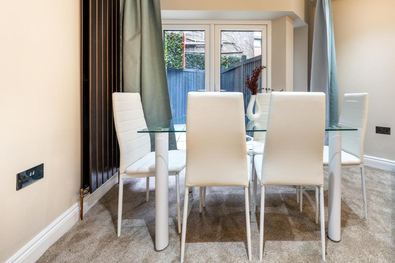 Vakantiehuis Brand New Luxury House - Sleeps 8