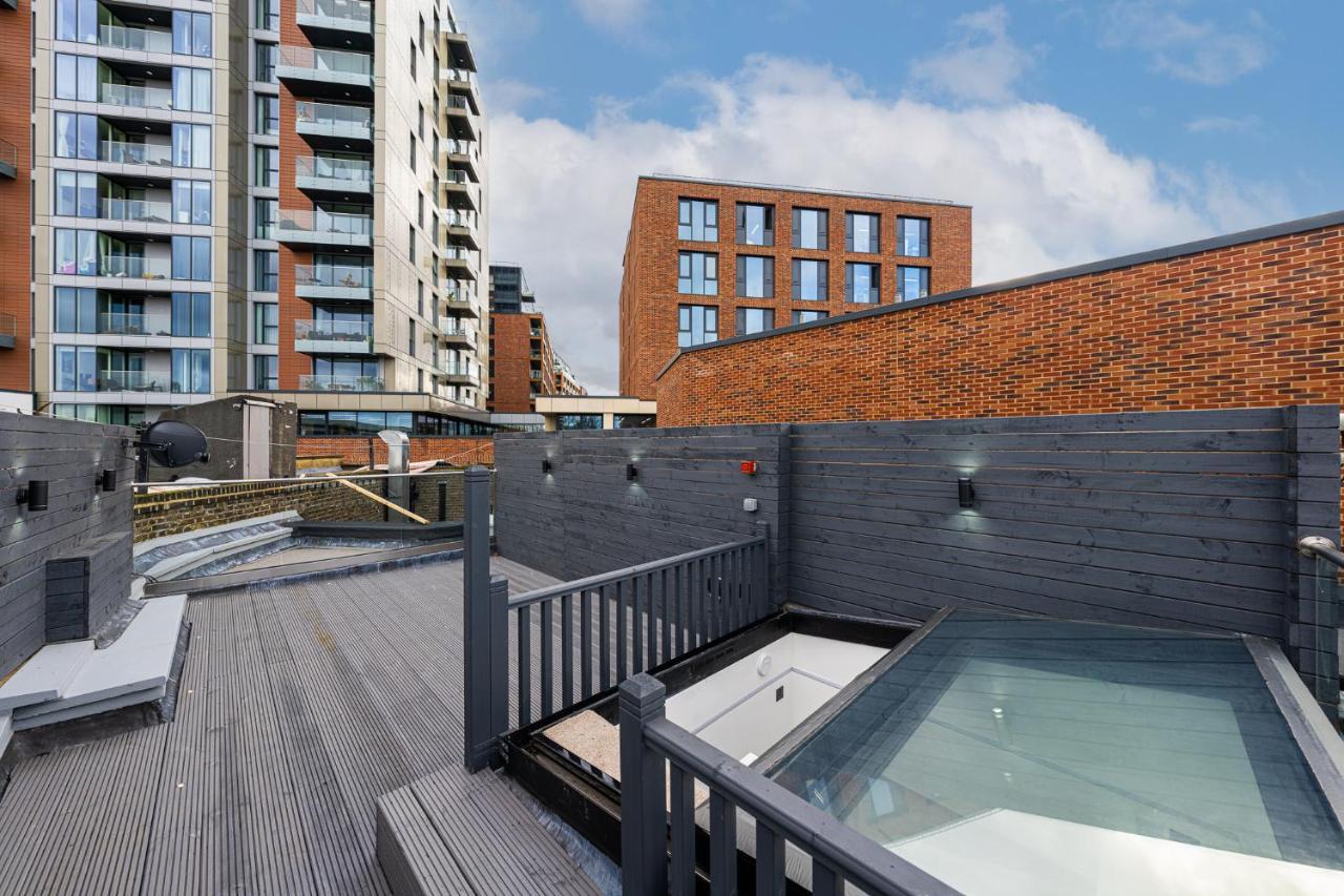 Brand New Luxury House - Sleeps 8 Londen