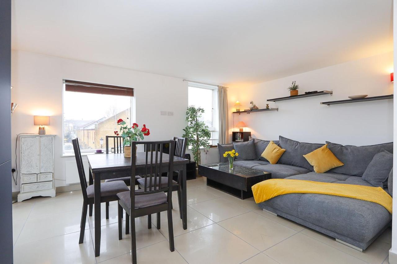 2-bed 2-bath Flat Around The Corner From Portobello Market Londen