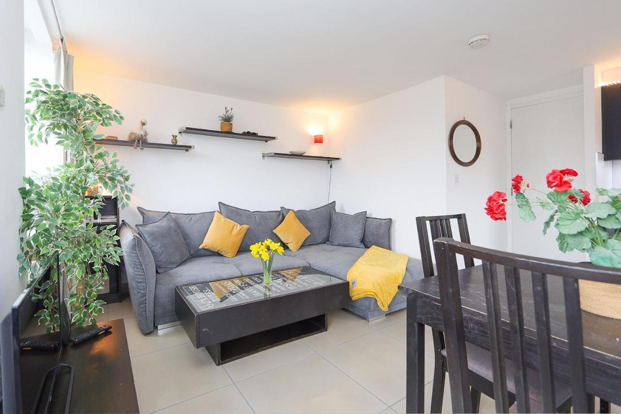 Appartement 2-bed 2-bath Flat Around The Corner From Portobello Market