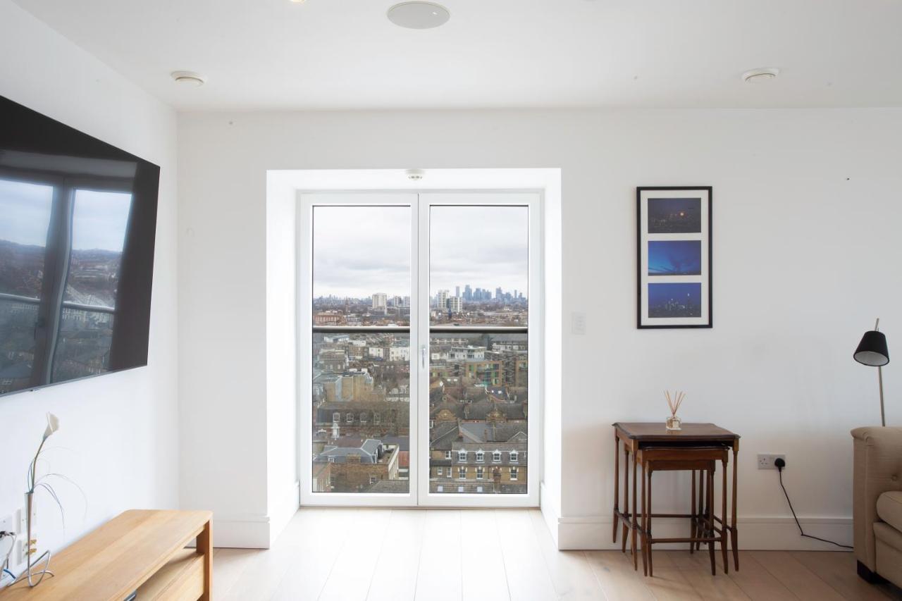 Apartment 2 Bed 2 Bath Penthouse With Amazing Views With Free Parking London