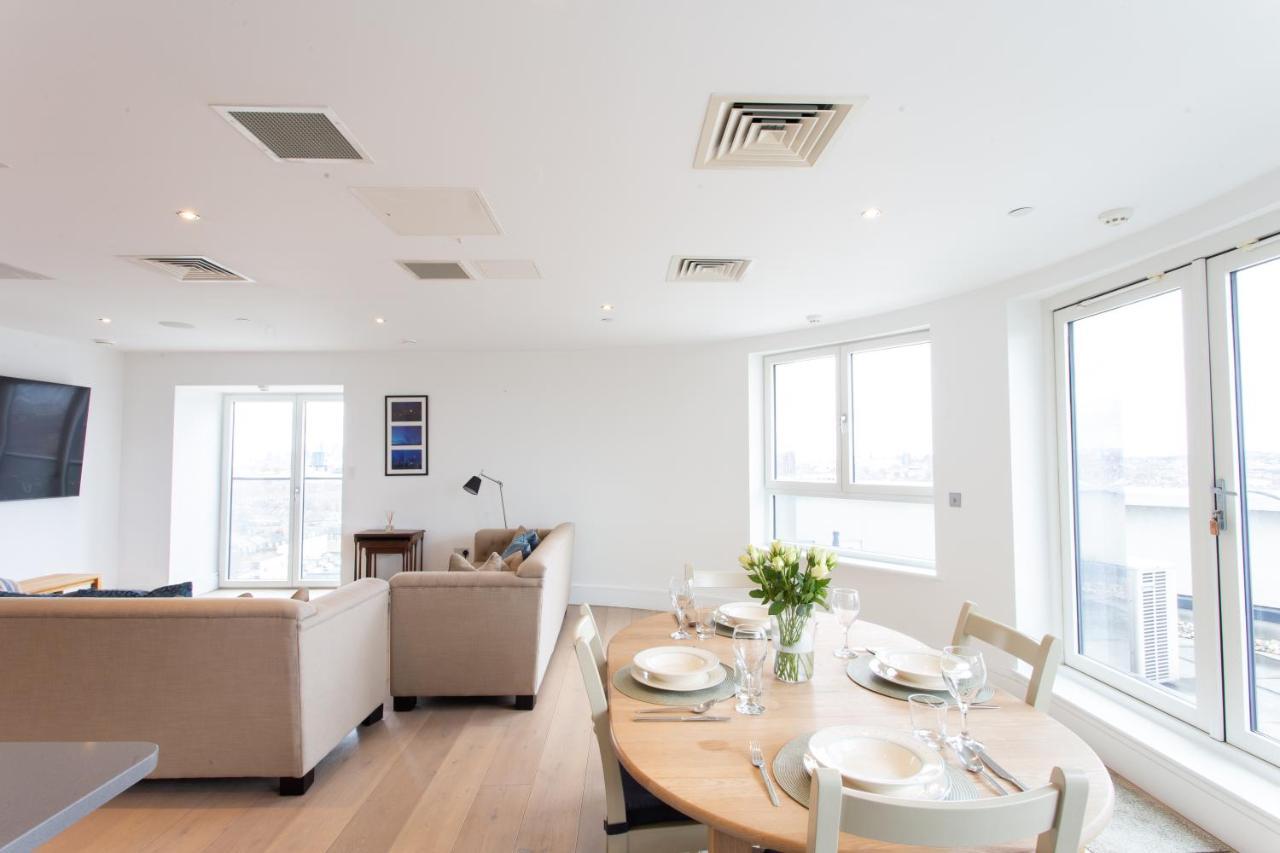 2 Bed 2 Bath Penthouse With Amazing Views With Free Parking Apartment London