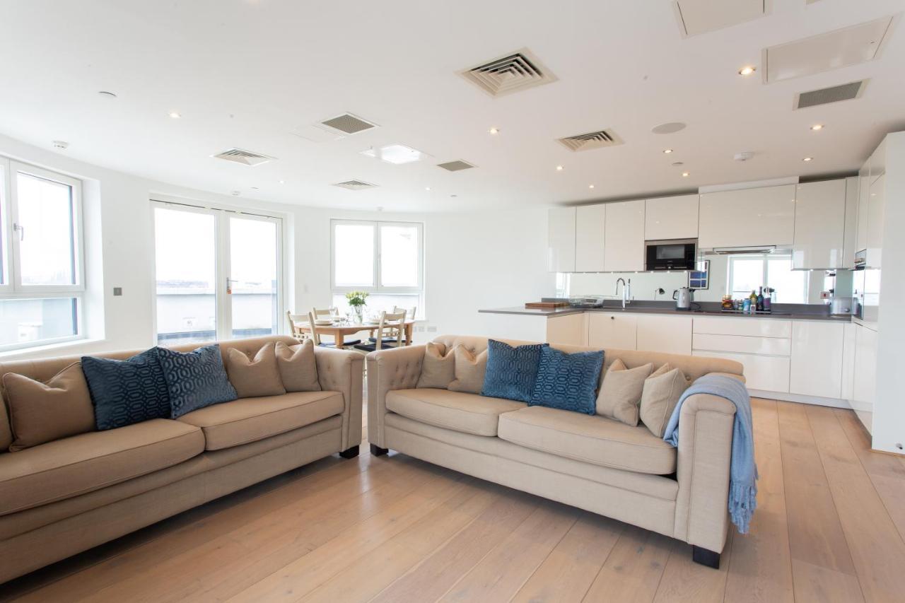 Apartment 2 Bed 2 Bath Penthouse With Amazing Views With Free Parking London
