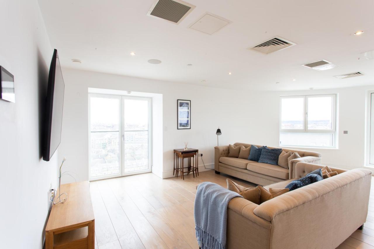 Apartment 2 Bed 2 Bath Penthouse With Amazing Views With Free Parking