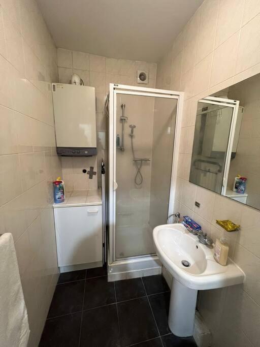 003- Lovely 1-bedroom Very Close To Leilighet *