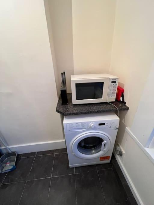 003- Lovely 1-bedroom Very Close To Leilighet *
