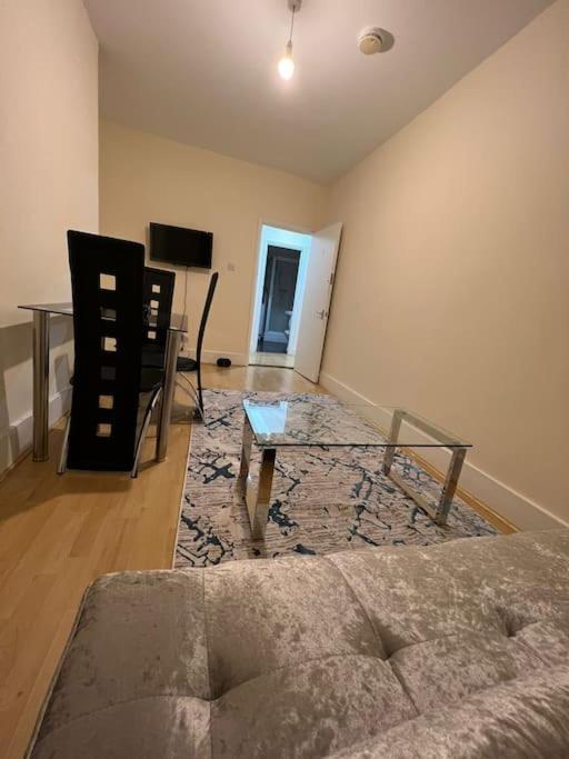 003- Lovely 1-bedroom Very Close To Leilighet