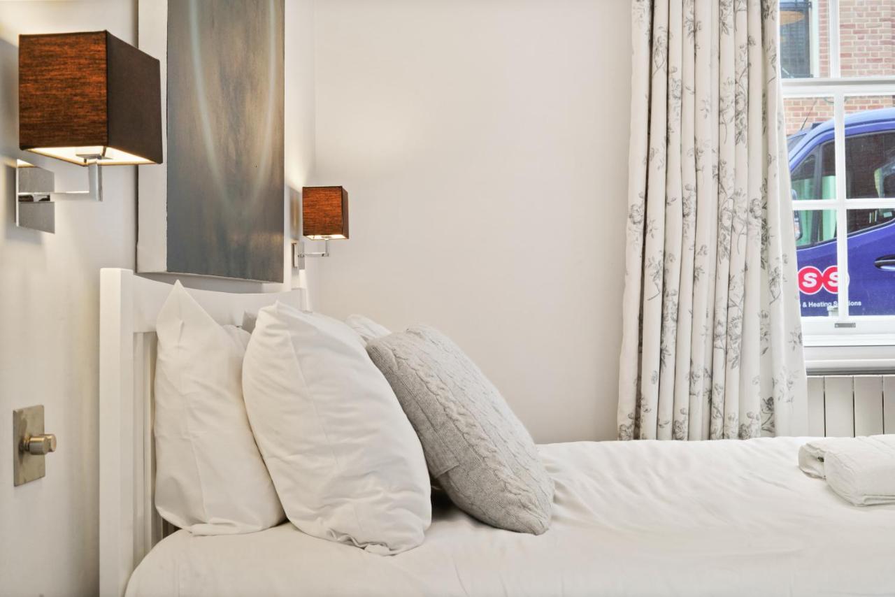 Charming Chelsea Haven By Dena Elite Collection London