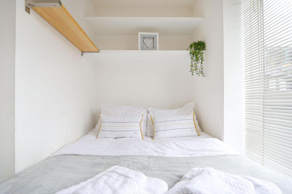 2-bed 2-bath Flat Around The Corner From Portobello Market * Londen