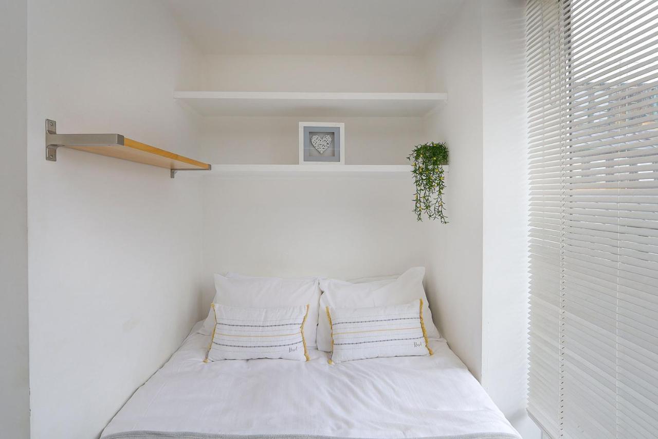 Appartement 2-bed 2-bath Flat Around The Corner From Portobello Market Londen