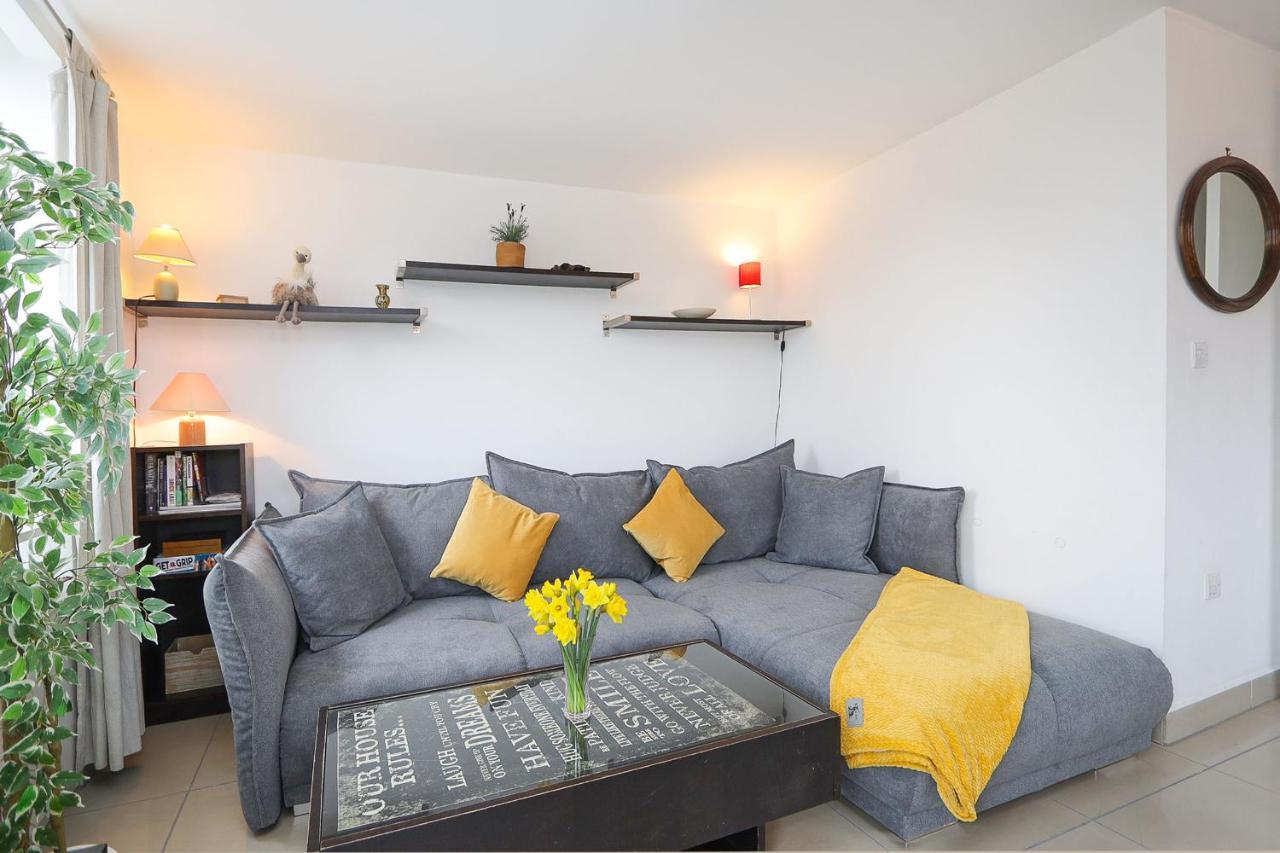 2-bed 2-bath Flat Around The Corner From Portobello Market Londen