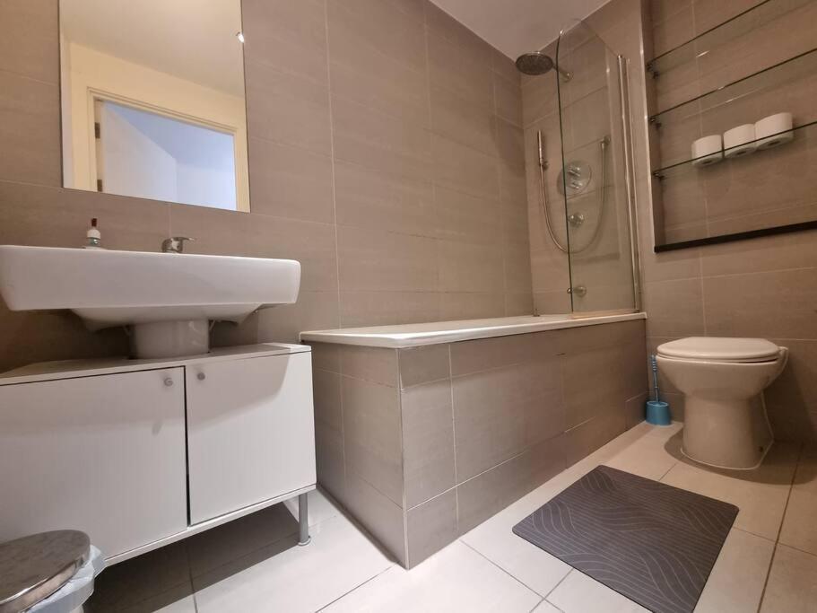 Modern Two Bedroom Ground Floor London