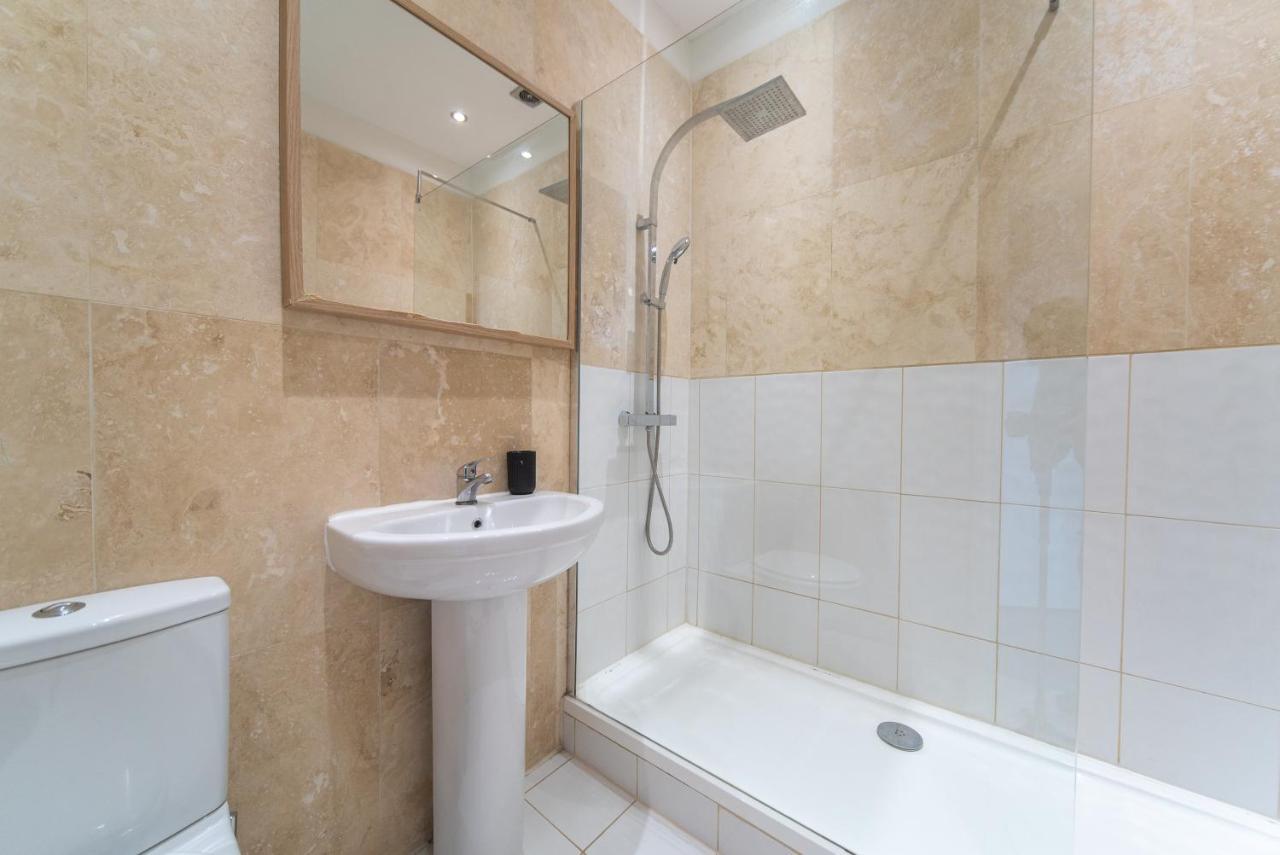 Spacious 2 Bedroom In Downtown Apartment