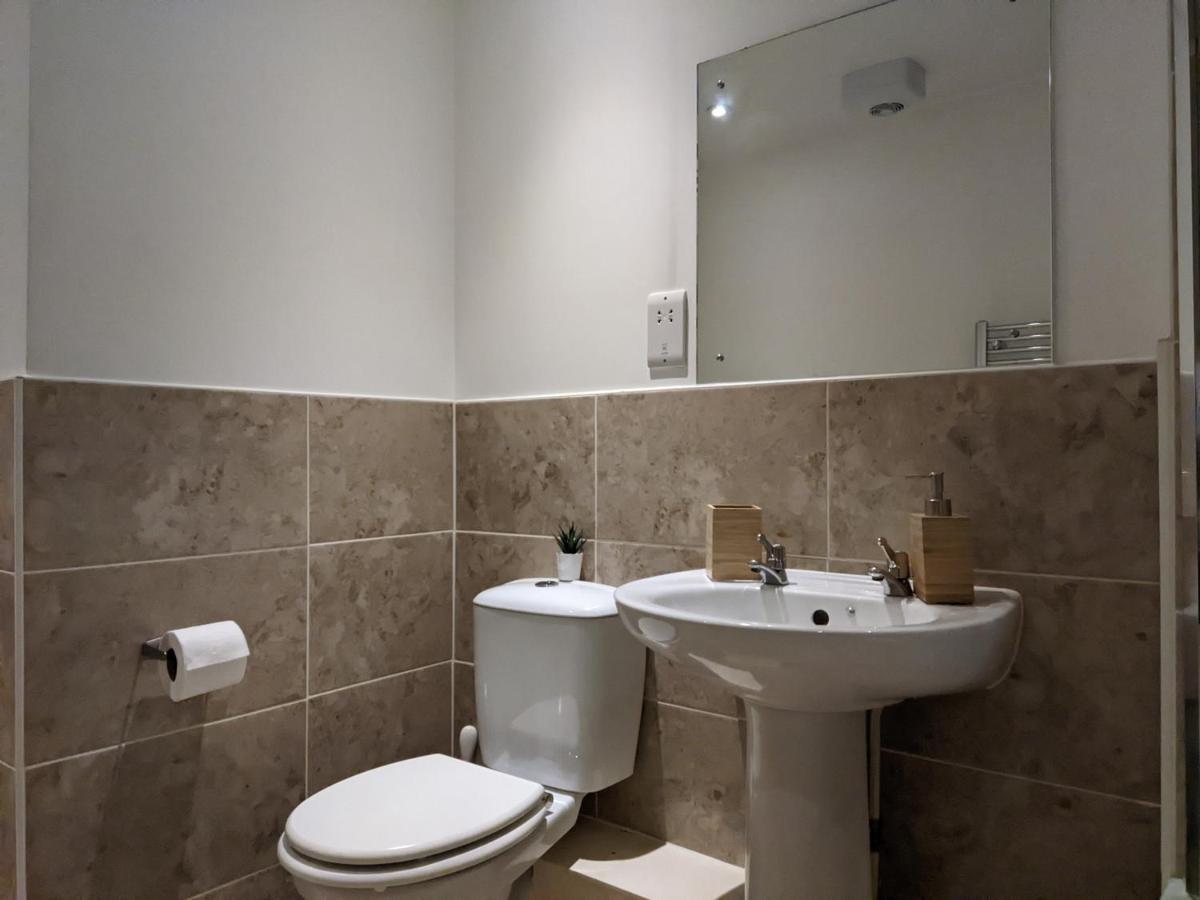 Stylish Peckham 10 Seconds From Station Leilighet London