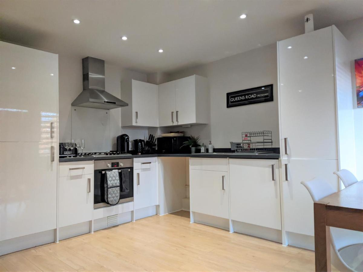 Stylish Peckham 10 Seconds From Station Leilighet London