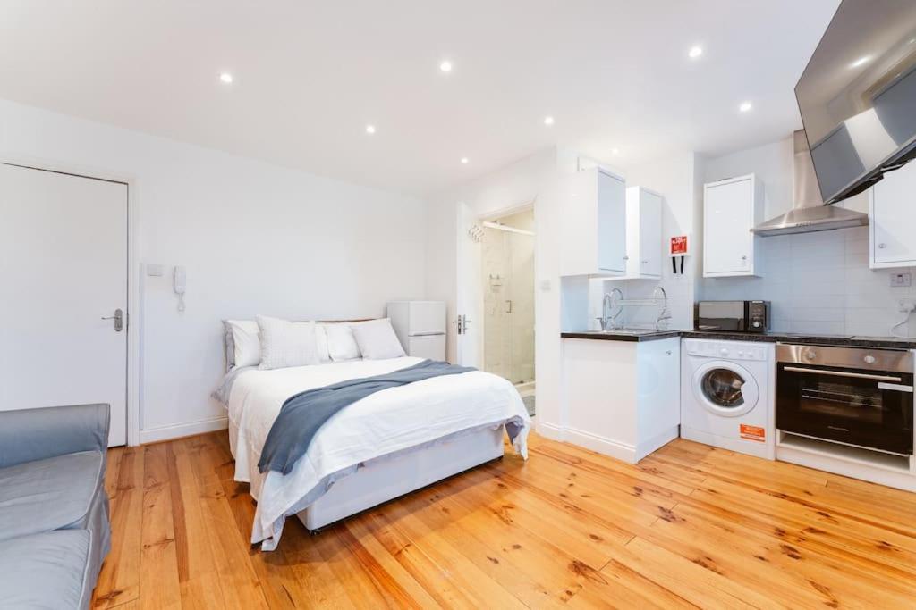 Apartment Your Lovely Studio Flat- West3 *