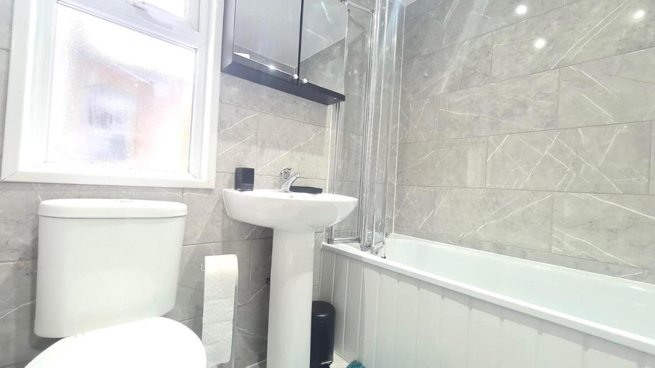 Privatunterkunft Spacious Private In Manor Park