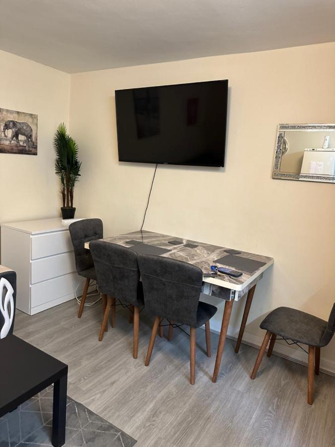 Amazing And Lovely 2- Bedroom First Floor Flat *