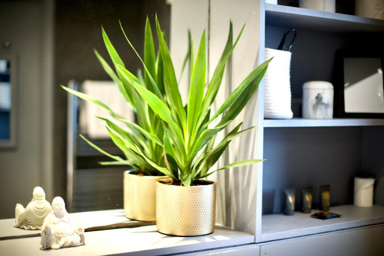 Zen Life With Urban Views - E8 Chic Apartment London