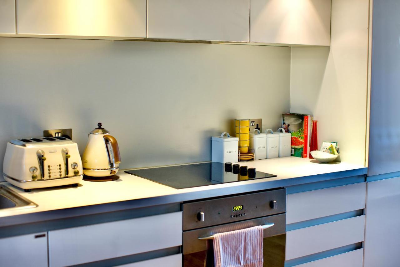 Zen Life With Urban Views - E8 Chic Apartment London