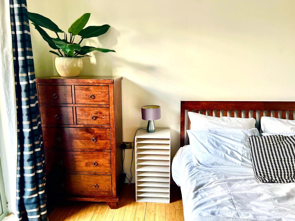 Zen Life With Urban Views - E8 Chic Apartment London